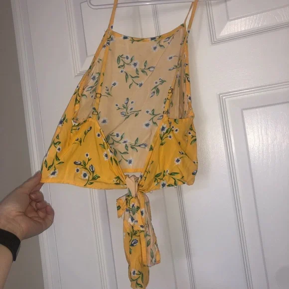 Cute Kendall & Kylie Yellow Tie Back Crop Top - Picture 3 of 6